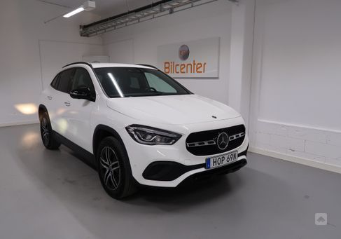 Mercedes-Benz GLA 200, 2022