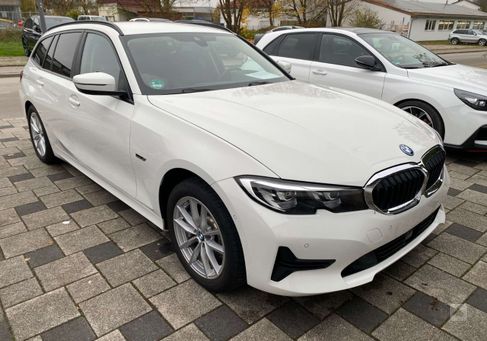 BMW 330, 2022