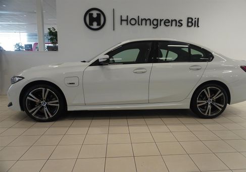 BMW 330, 2023