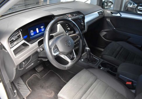Volkswagen Touran, 2023 3