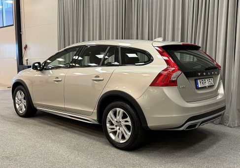 Volvo V60 Cross Country, 2018