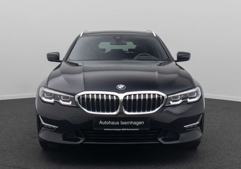 BMW 330, 2021