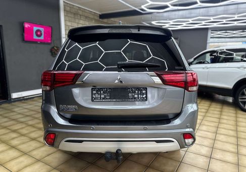 Mitsubishi Outlander, 2020