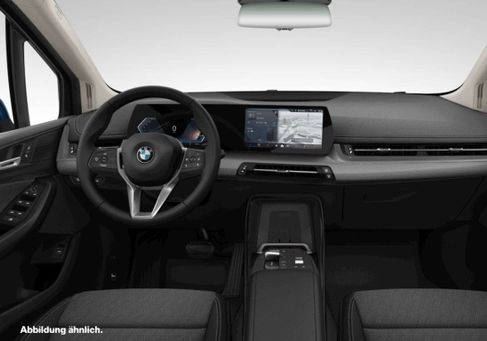 BMW 220, 2025