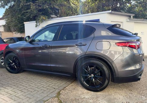 Alfa Romeo Stelvio, 2020 3