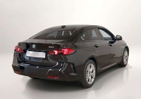 BMW 220, 2025