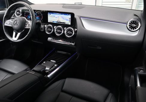 Mercedes-Benz GLA 200, 2021