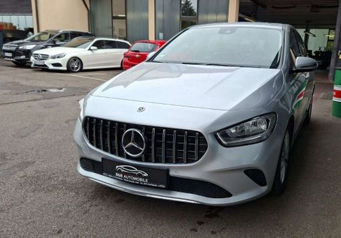 Mercedes-Benz B 180, 2022
