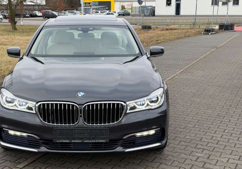 BMW 730, 2017