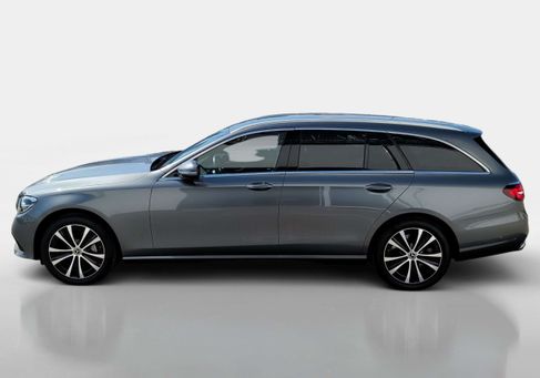 Mercedes-Benz E 300, 2022 3