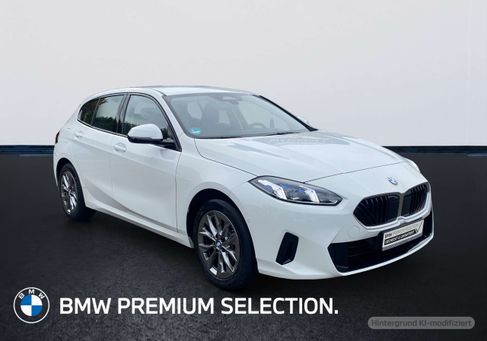 BMW 120, 2025 3