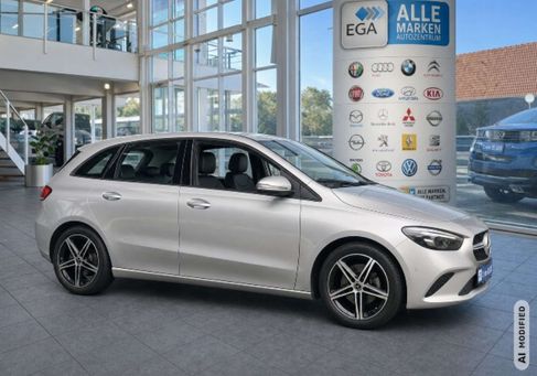 Mercedes-Benz B 200, 2022