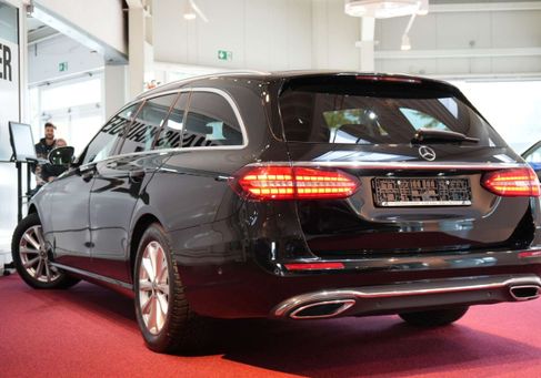 Mercedes-Benz E 220, 2022