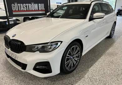 BMW 330, 2022