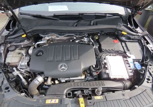 Mercedes-Benz GLA 220, 2021