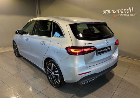 Mercedes-Benz B 180, 2025