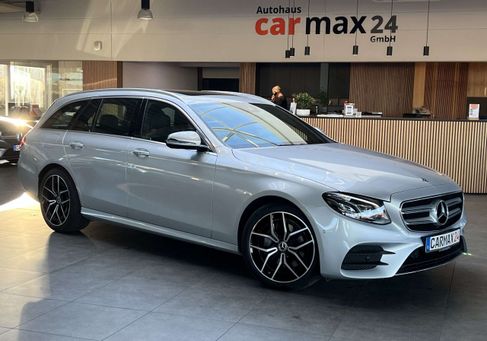 Mercedes-Benz 220, 2019