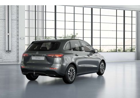 Mercedes-Benz B 180, 2025