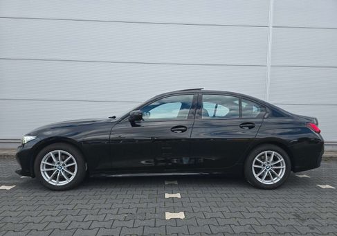 BMW 318, 2022 3