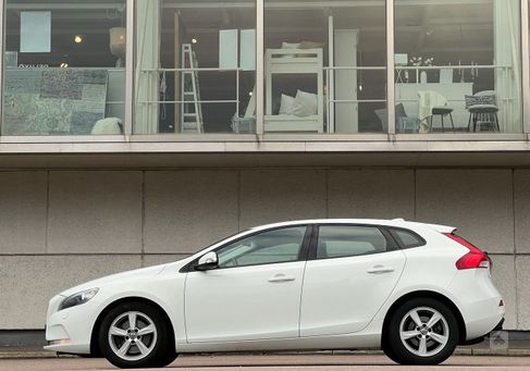 Volvo V40, 2015