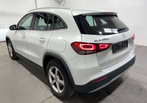 Mercedes-Benz GLA 200, 2022