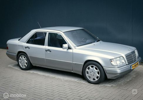 Mercedes-Benz E 200, 1993