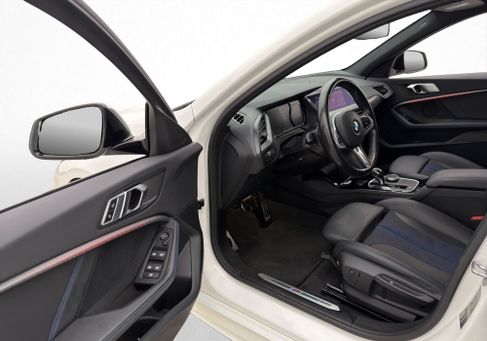 BMW 118, 2021
