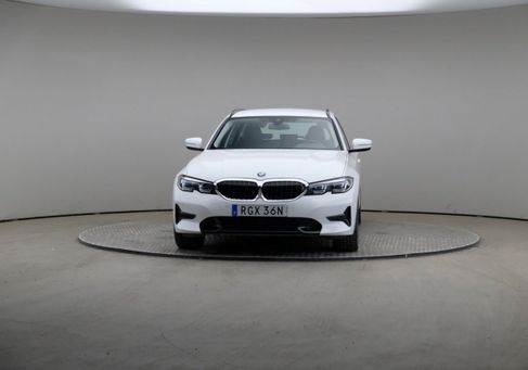 BMW 330, 2022