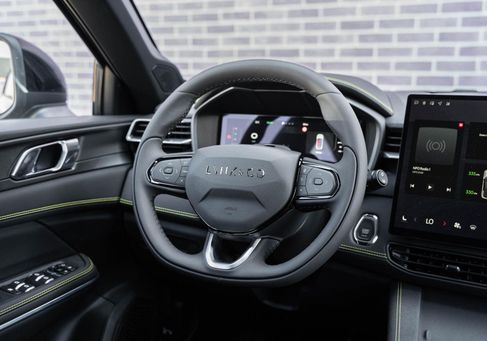 Lynk &amp; Co 01, 2025