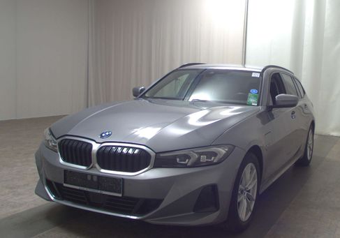 BMW 330, 2023