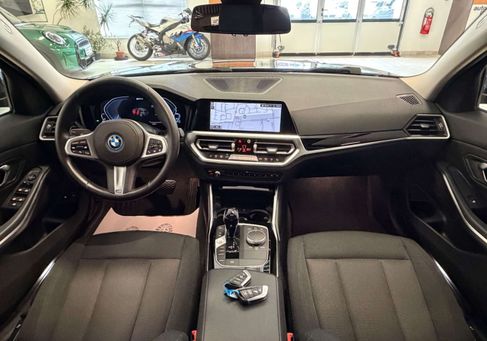 BMW 330, 2021