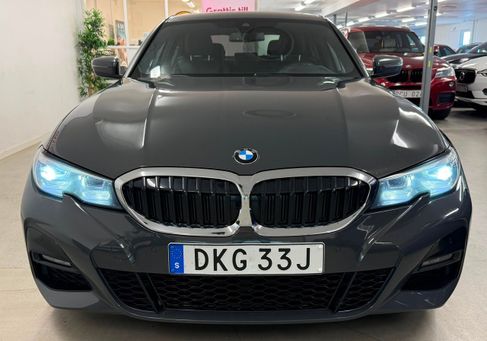 BMW 330, 2020
