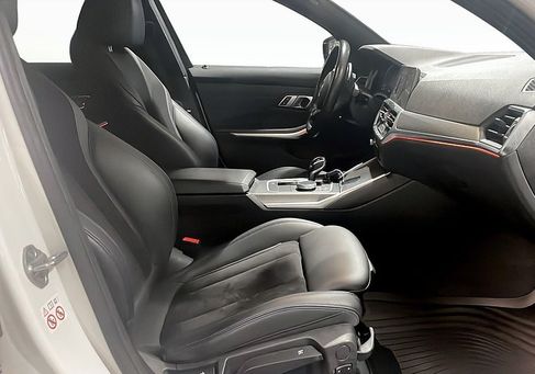 BMW 330, 2021