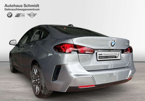 BMW 220, 2025