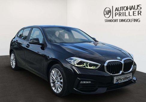 BMW 120, 2022 3