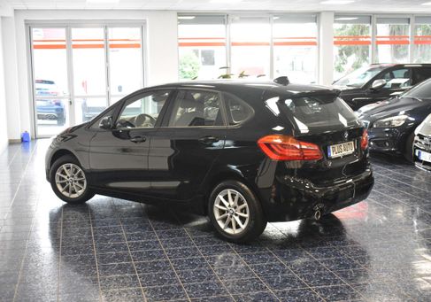 BMW 216, 2020