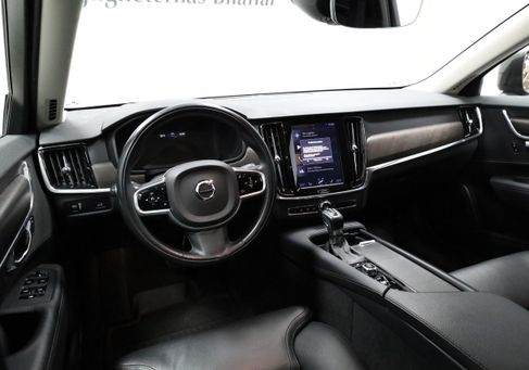 Volvo V90 Cross Country, 2019
