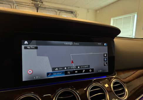 Mercedes-Benz E 220, 2023 3