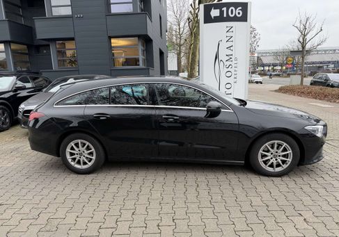 Mercedes-Benz CLA 200, 2022