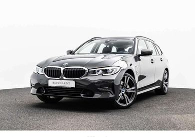 BMW 330, 2022