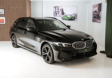 BMW 330, 2025