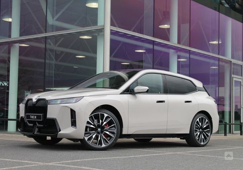 BMW iX, 2025