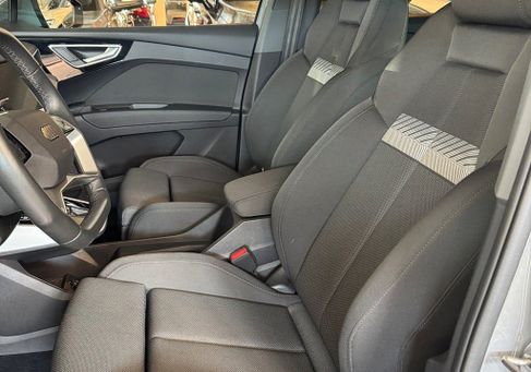 Audi Q4, 2024 3