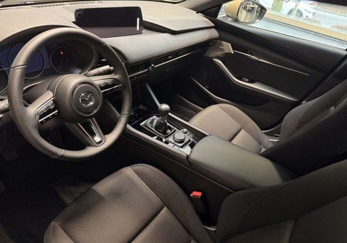 Mazda 3, 2025