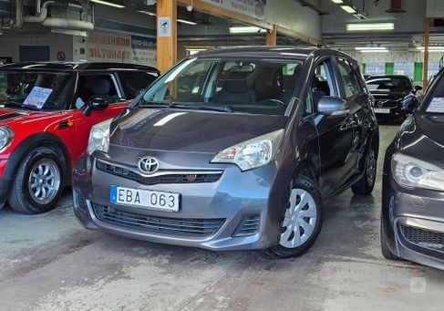 Toyota Verso-S, 2011