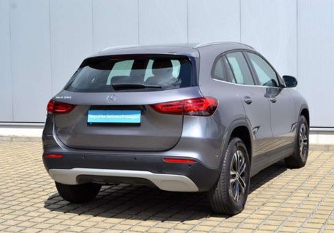 Mercedes-Benz GLA 180, 2023