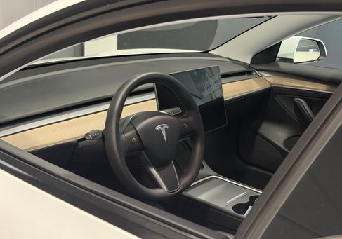 Tesla Model 3, 2023 3