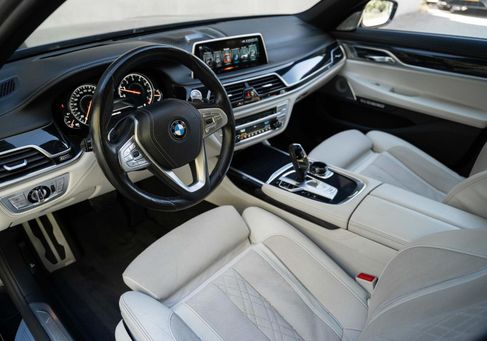 BMW 750, 2016