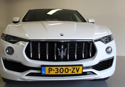 Maserati Levante, 2022