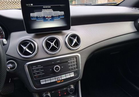 Mercedes-Benz GLA 180, 2020